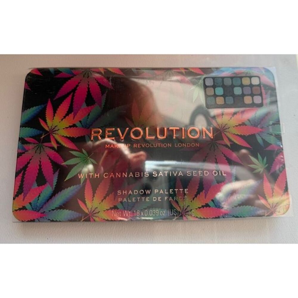 Revolution multi Makeup